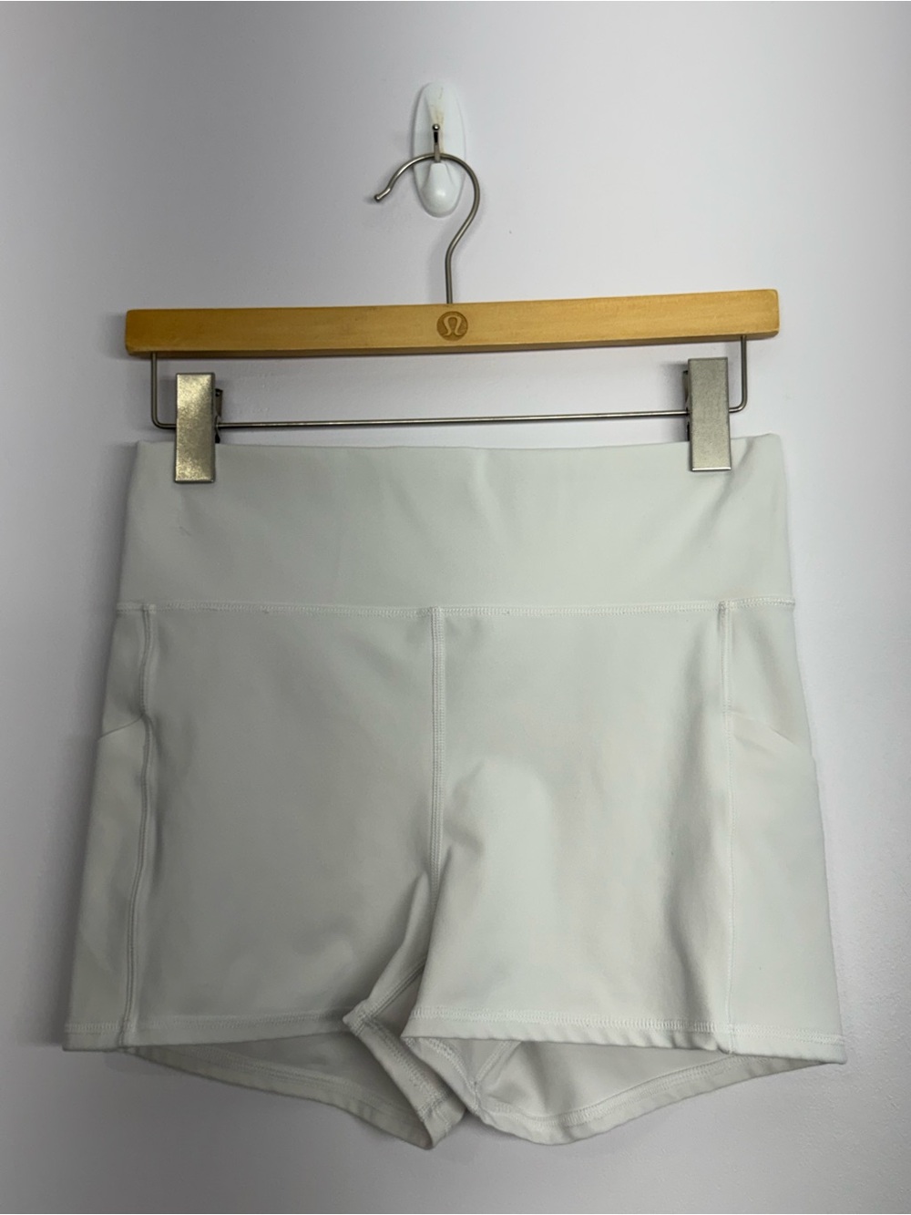 134: Vuori Volley Shorty 2” White Size Medium